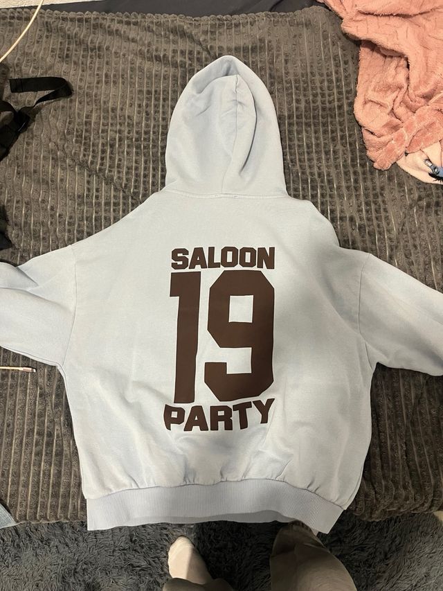 Sudadera azul con estampado