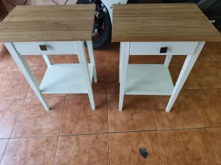 Mesitas de noche blancas con cajón
