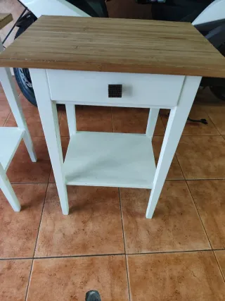 Mesitas de noche blancas con cajón
