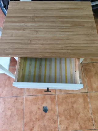 Mesitas de noche blancas con cajón