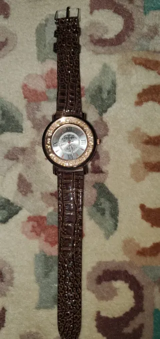 Orologio Meiyike con cristalli dorati