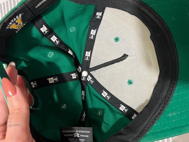 Gorra New Era Verde con N y Estrella Dorada