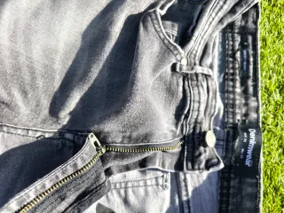 Pantalones vaqueros grises hombre