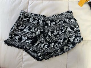 Shorts con estampado de elefantes y pompones
