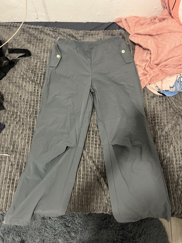 Pantalón gris oversize