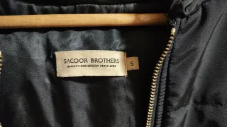Casaco Acolchoado Preto com Capuz
