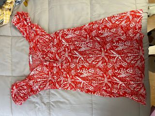 Vestido rojo con estampado blanco