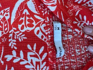 Vestido rojo con estampado blanco