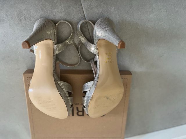 Sandalias de fiesta doradas tacón