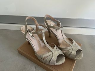 Sandalias de fiesta doradas tacón