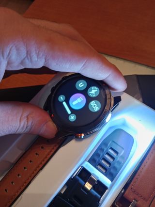 Reloj Smartwatch Negro y Marrón