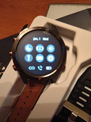 Reloj Smartwatch Negro y Marrón
