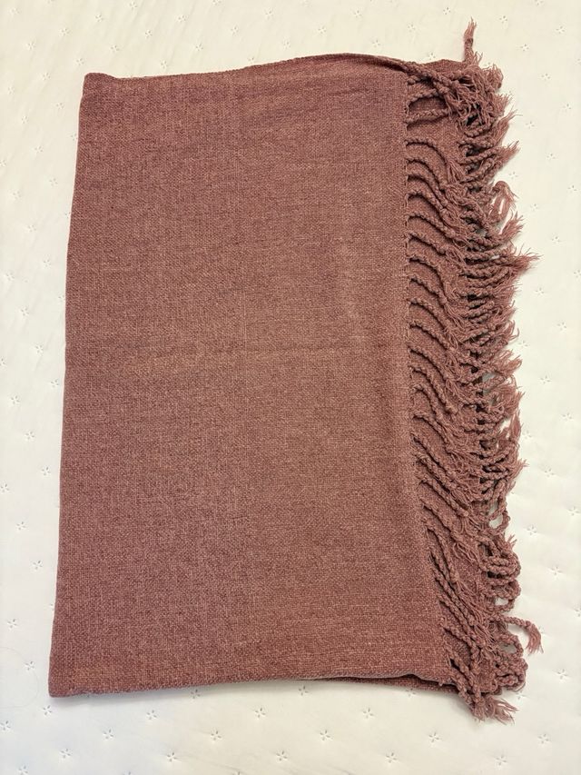 Manta rosa palo y cojines a juego