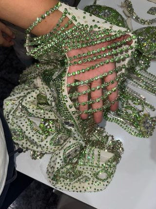 Vestido de boda gitana verde y plata
