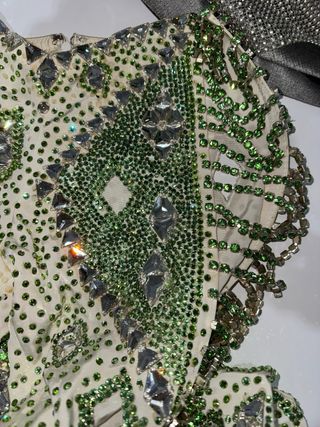 Vestido de boda gitana verde y plata