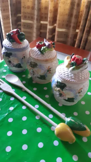 Barche in ceramica vintage, barattolo e brocca per mucche