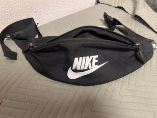 Riñonera Nike Negra
