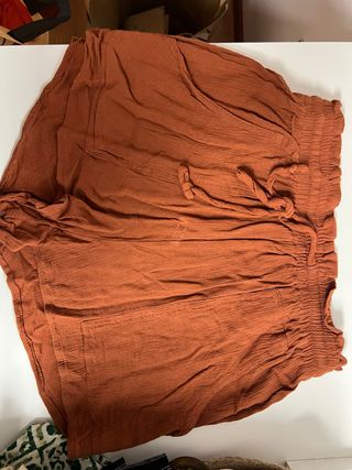 Shorts naranjas con cordón