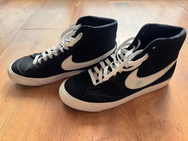 Nike Blazer Mid 77 negras y blancas
