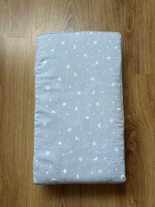 Almohadilla de bolillos azul con estrellas