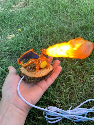 Lampada Charizard Pokémon con fiamma