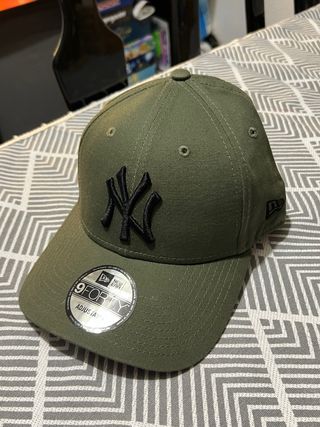 Gorra New Era Yankees 9FORTY Ajustable Verde Milit