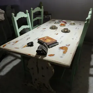 Tavolo in pino massiccio