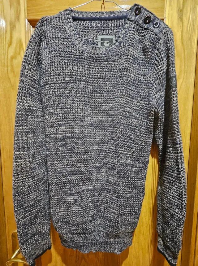 Lote 9 Jerseys: Tommy Hilfiger,Thomas Budberrys,G-