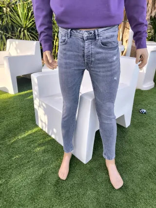 Pantalones vaqueros grises hombre