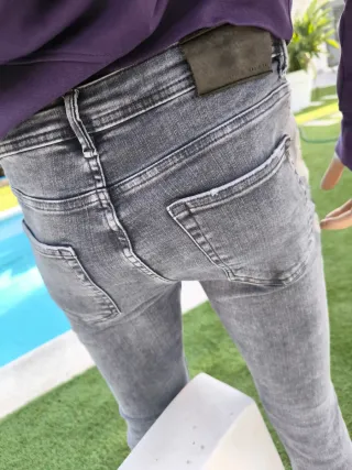 Pantalones vaqueros grises hombre