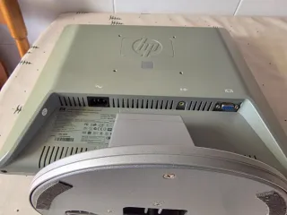 Pantalla HP VS17 Plata