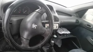 Peugeot 206, 1.4 gasolina para piezas 