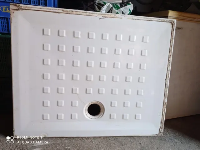 Plato de ducha blanco de plástico