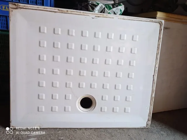 Plato de ducha blanco de plástico