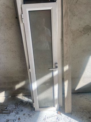 Ventana abatible de aluminio