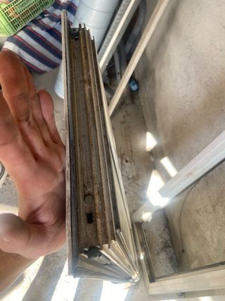 Ventana abatible de aluminio