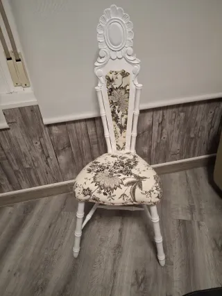 Silla antigua madera reformada floral