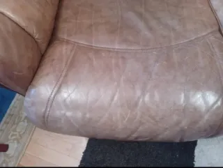 Sofá y sillones de cuero