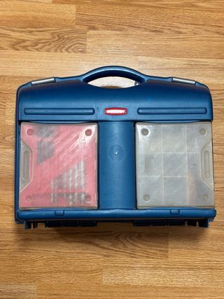 Caja de herramientas Curver con herramientas