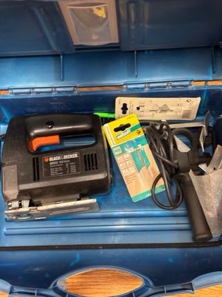 Caja de herramientas Curver con herramientas