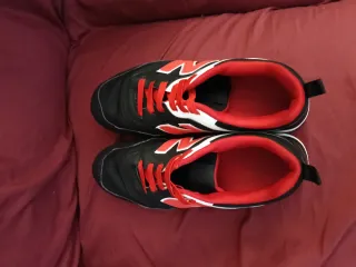 Zapatillas preciosas Negras y Rojas