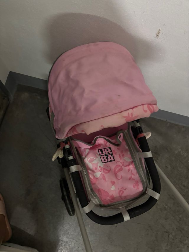 Carrito de muñecas rosa