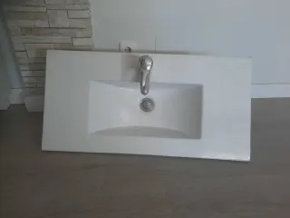 Lavabo de baño blanco