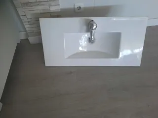 Lavabo de baño blanco