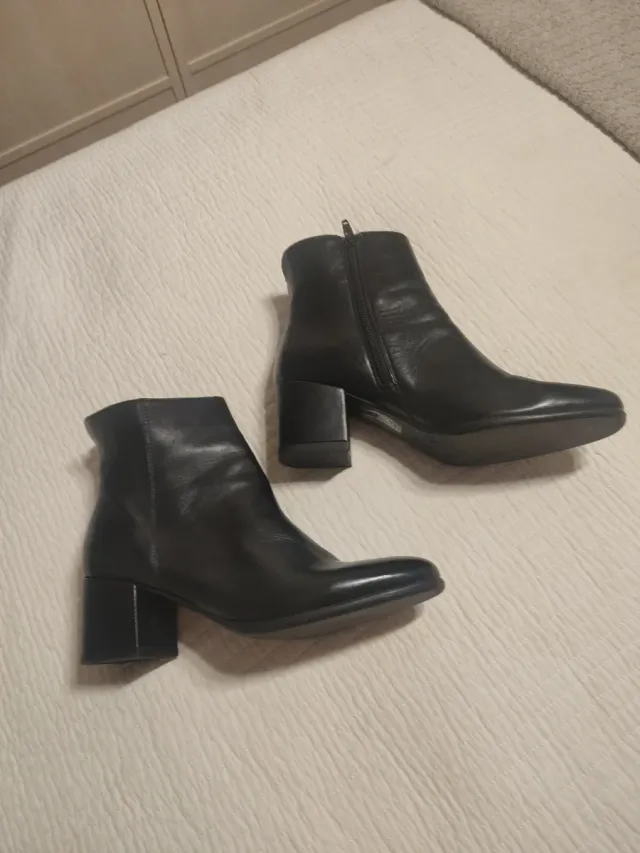 Botines negros Anna Field.Usados una vez