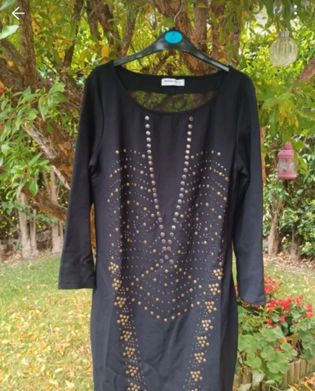 Vestido negro punto roma con tachuelas