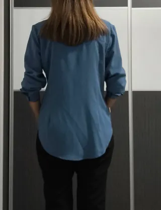 Camisa fluida entallada azul