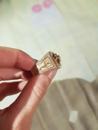 Anilloo de oro de 18k
