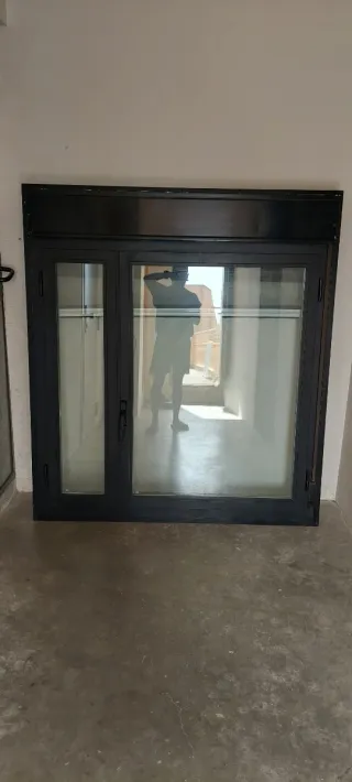 Ventana aluminio con persiana