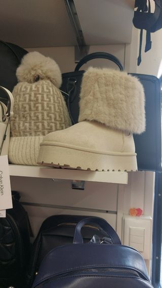 Stivali beige con pelo ➕️ cappello in lana felpato